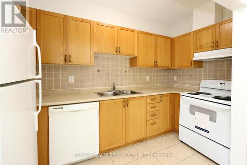 101 - 98 William Street, Mississauga, ON - Indoor Photo Showing Kitchen With Double Sink