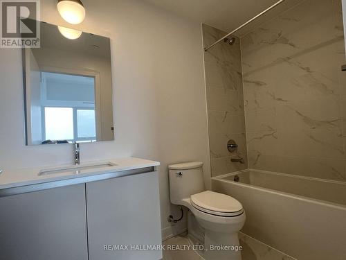 812 - 395 Dundas Street W, Oakville, ON - Indoor Photo Showing Bathroom