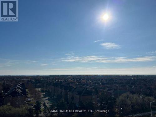 812 - 395 Dundas Street W, Oakville, ON - Outdoor With View