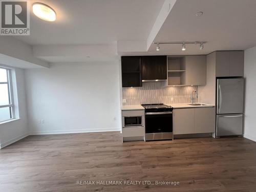 812 - 395 Dundas Street W, Oakville, ON - Indoor Photo Showing Kitchen