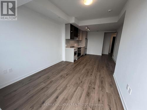 812 - 395 Dundas Street W, Oakville, ON - Indoor Photo Showing Kitchen