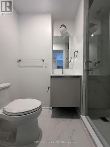 812 - 395 Dundas Street W, Oakville, ON - Indoor Photo Showing Bathroom