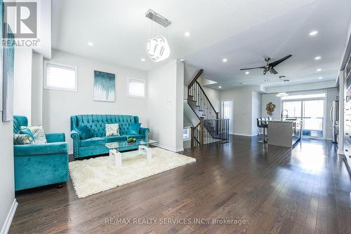 1832 Mitoff Place, Mississauga, ON - Indoor Photo Showing Living Room