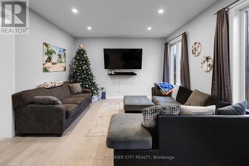 58 Livingston Drive, Tillsonburg, ON - Indoor Photo Showing Living Room