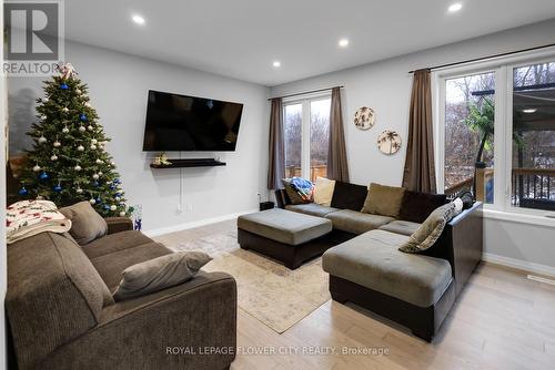 58 Livingston Drive, Tillsonburg, ON - Indoor Photo Showing Living Room