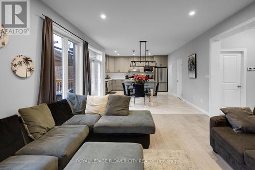 58 Livingston Drive, Tillsonburg, ON - Indoor Photo Showing Living Room