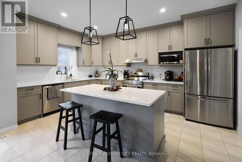 58 Livingston Drive, Tillsonburg, ON - Indoor Photo Showing Kitchen With Stainless Steel Kitchen With Upgraded Kitchen