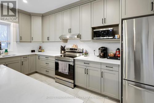 58 Livingston Drive, Tillsonburg, ON - Indoor Photo Showing Kitchen With Stainless Steel Kitchen