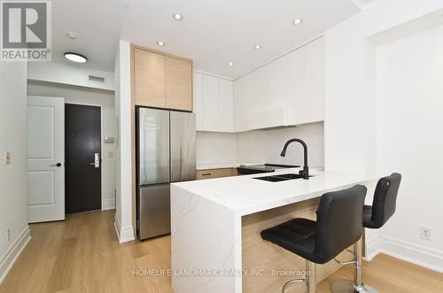 516 - 39 Upper Duke Crescent, Markham, ON - Indoor Photo Showing Kitchen With Double Sink