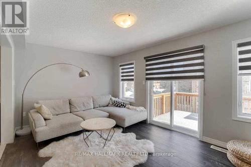 75 John Brabson Crescent, Guelph, ON - Indoor Photo Showing Living Room