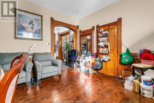 595 Cataraqui, Windsor, ON - Indoor Photo Showing Living Room