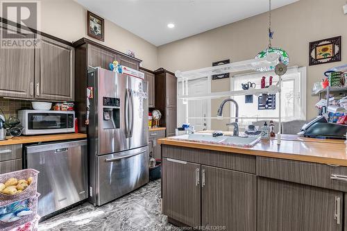 595 Cataraqui, Windsor, ON - Indoor Photo Showing Kitchen