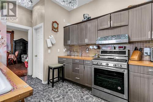 595 Cataraqui, Windsor, ON - Indoor Photo Showing Kitchen