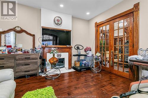 595 Cataraqui, Windsor, ON - Indoor With Fireplace