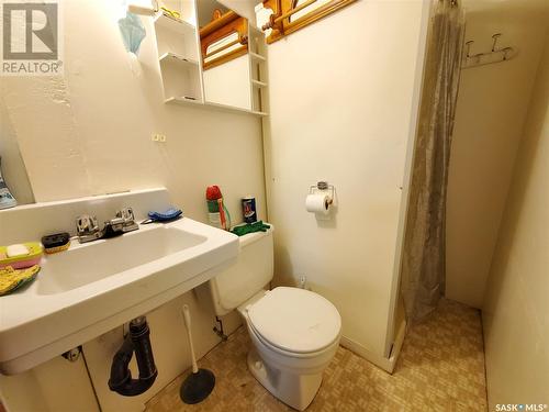 304 Brownlee Street, Herbert, SK - Indoor Photo Showing Bathroom