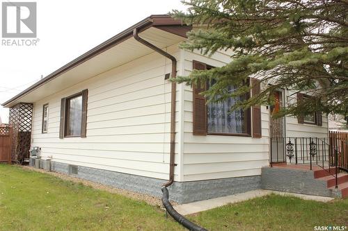 304 Brownlee Street, Herbert, SK - Outdoor With Exterior