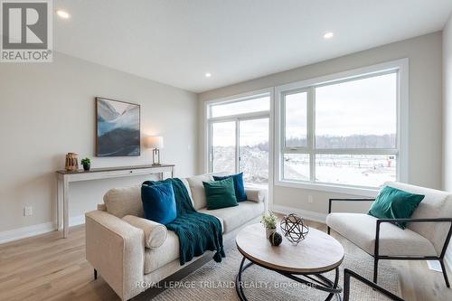 1865 Dalmagarry Road, London, ON - Indoor Photo Showing Living Room