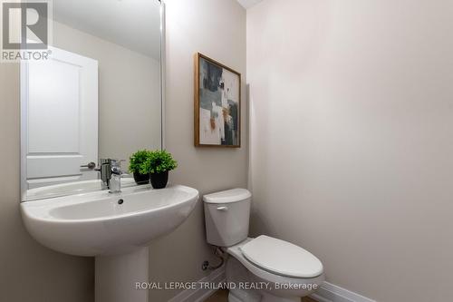 1865 Dalmagarry Road, London, ON - Indoor Photo Showing Bathroom