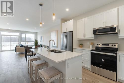 1865 Dalmagarry Road, London, ON - Indoor Photo Showing Kitchen With Double Sink With Upgraded Kitchen