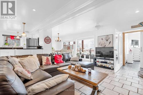 177 Camp Lane, Tweed, ON - Indoor Photo Showing Living Room