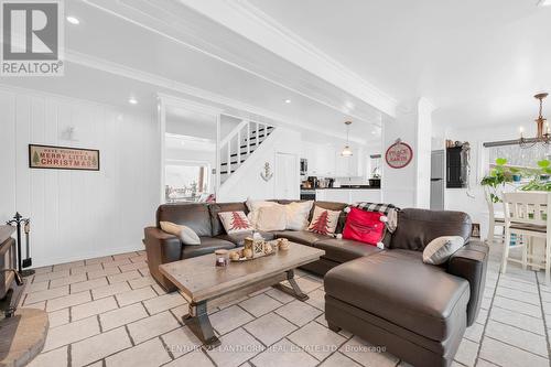 177 Camp Lane, Tweed, ON - Indoor Photo Showing Living Room