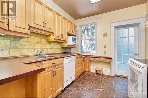 89 Brighton Avenue, Ottawa, ON - Indoor Photo Showing Kitchen