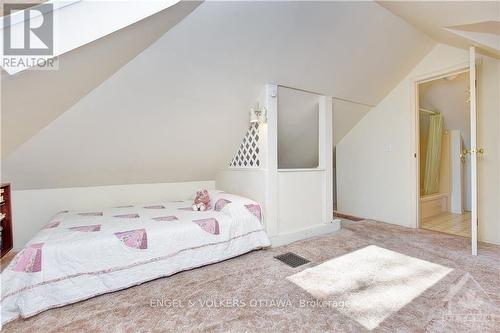 89 Brighton Avenue, Ottawa, ON - Indoor Photo Showing Bedroom