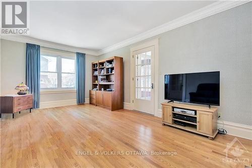 89 Brighton Avenue, Ottawa, ON - Indoor Photo Showing Living Room