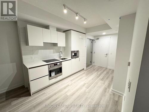 3602 - 238 Simcoe Street, Toronto, ON - Indoor Photo Showing Kitchen