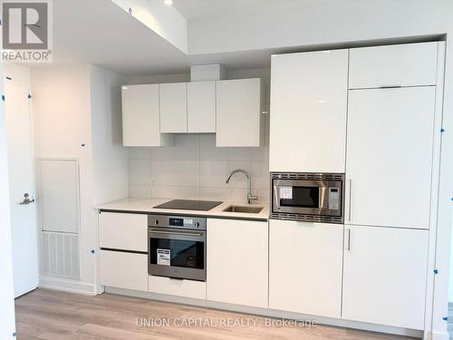 3602 - 238 Simcoe Street, Toronto, ON - Indoor Photo Showing Kitchen