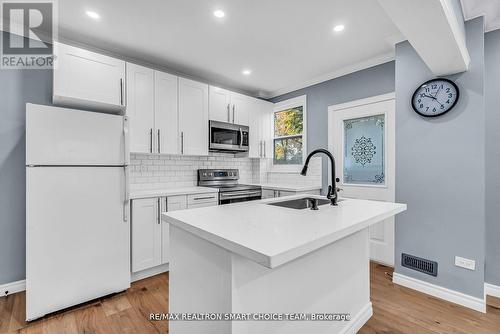 238 Dearborn Avenue, Oshawa, ON - Indoor Photo Showing Kitchen With Upgraded Kitchen