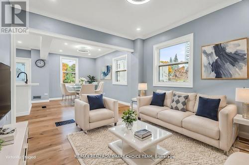 238 Dearborn Avenue, Oshawa, ON - Indoor Photo Showing Living Room