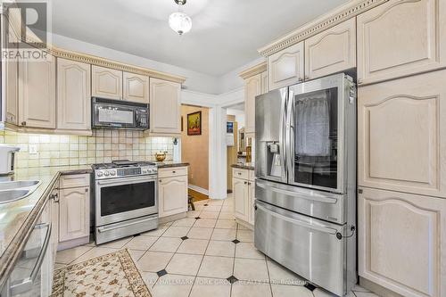 16 Mojave Crescent, Richmond Hill, ON - Indoor Photo Showing Kitchen With Stainless Steel Kitchen With Upgraded Kitchen