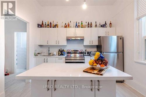 59 Mary Street, Barrie, ON - Indoor Photo Showing Kitchen