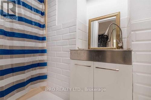 59 Mary Street, Barrie, ON - Indoor Photo Showing Bathroom