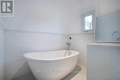 59 Mary Street, Barrie, ON - Indoor Photo Showing Bathroom