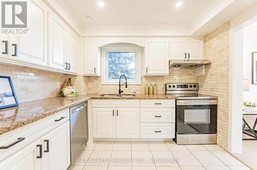 516 Steddick Court, Mississauga, ON - Indoor Photo Showing Kitchen With Double Sink