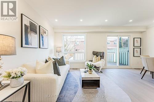 516 Steddick Court, Mississauga, ON - Indoor Photo Showing Living Room