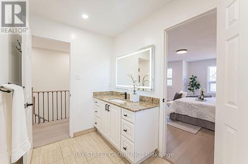 516 Steddick Court, Mississauga, ON - Indoor Photo Showing Bathroom