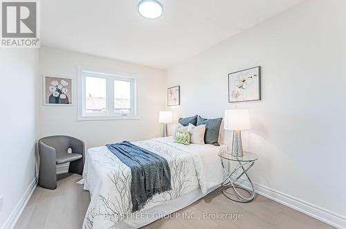 516 Steddick Court, Mississauga, ON - Indoor Photo Showing Bedroom