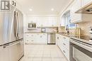 516 Steddick Court, Mississauga, ON  - Indoor Photo Showing Kitchen With Upgraded Kitchen 