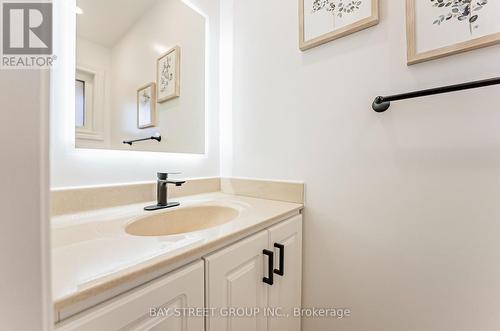 516 Steddick Court, Mississauga, ON - Indoor Photo Showing Bathroom