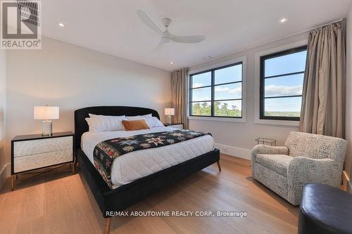 6583 Twiss Road, Burlington, ON - Indoor Photo Showing Bedroom