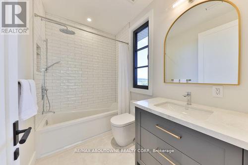 6583 Twiss Road, Burlington, ON - Indoor Photo Showing Bathroom