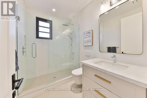 6583 Twiss Road, Burlington, ON - Indoor Photo Showing Bathroom