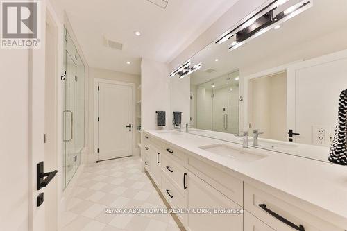 6583 Twiss Road, Burlington, ON - Indoor Photo Showing Bathroom