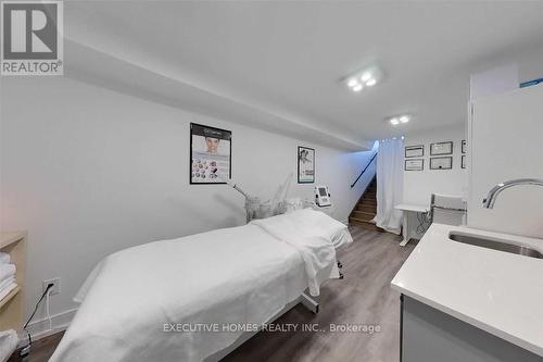 588 Rapids Lane, Mississauga, ON - Indoor Photo Showing Bedroom