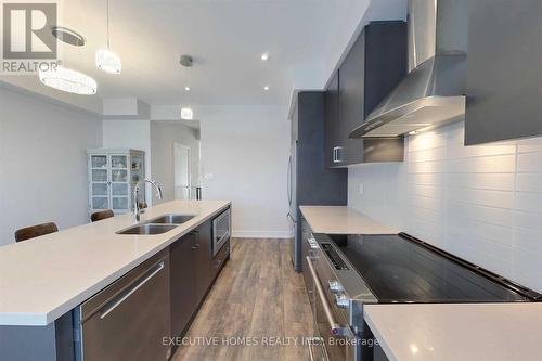 588 Rapids Lane, Mississauga, ON - Indoor Photo Showing Kitchen With Double Sink