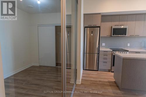 613 - 1808 St. Clair Avenue W, Toronto, ON - Indoor Photo Showing Kitchen