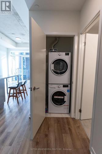 613 - 1808 St. Clair Avenue W, Toronto, ON - Indoor Photo Showing Laundry Room